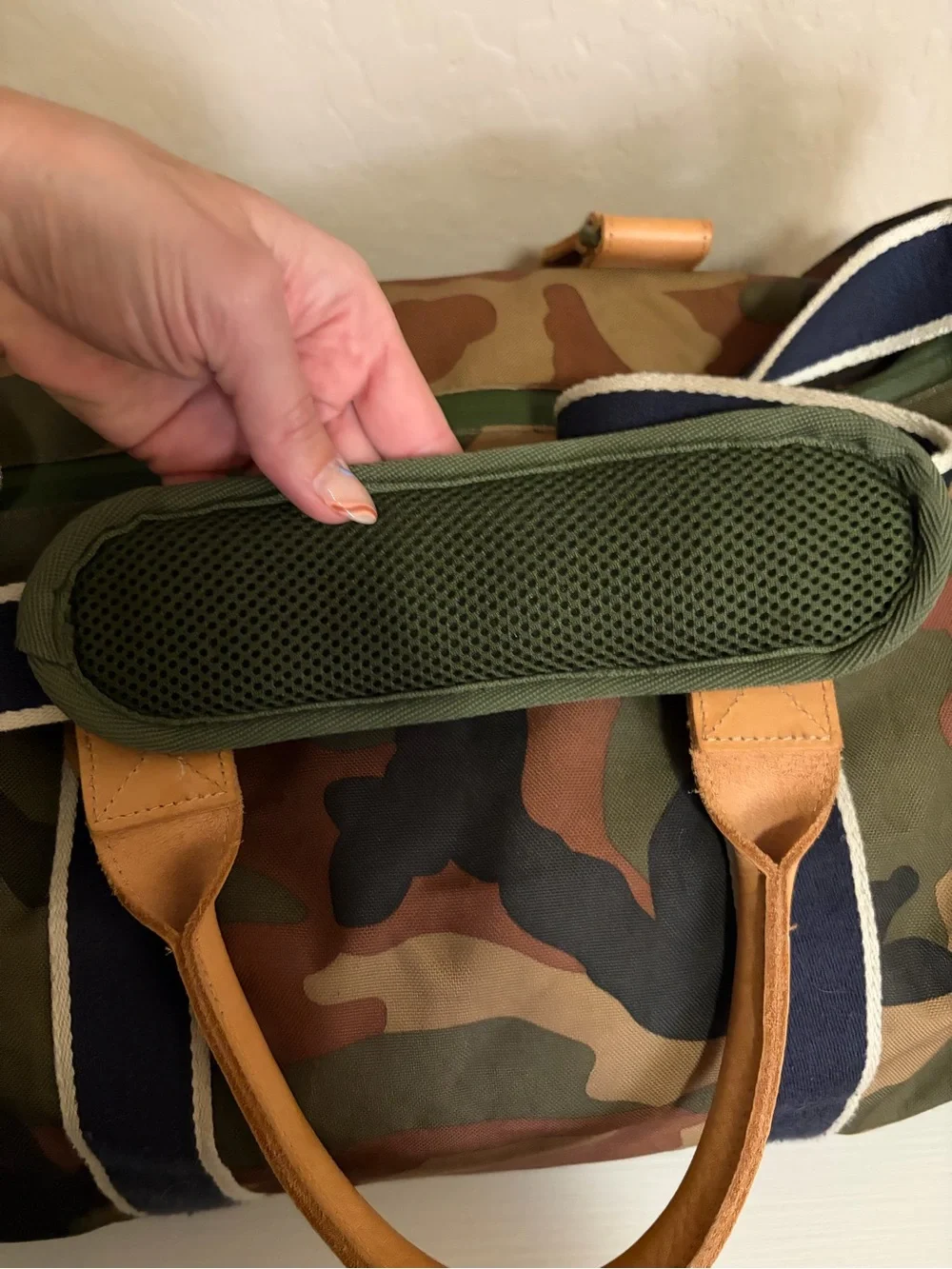 ✈️Unisex Herschel Supply Co. Camouflage Travel Duffel Carry On Weekend bag ✈️